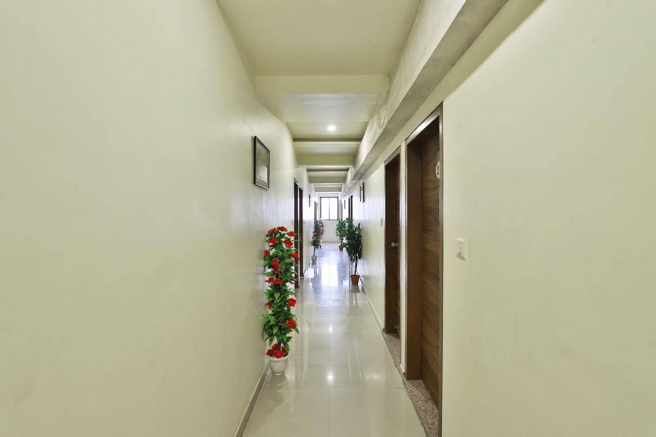 Oyo 15417 Red Rose Hotel Batwa Bagian luar foto