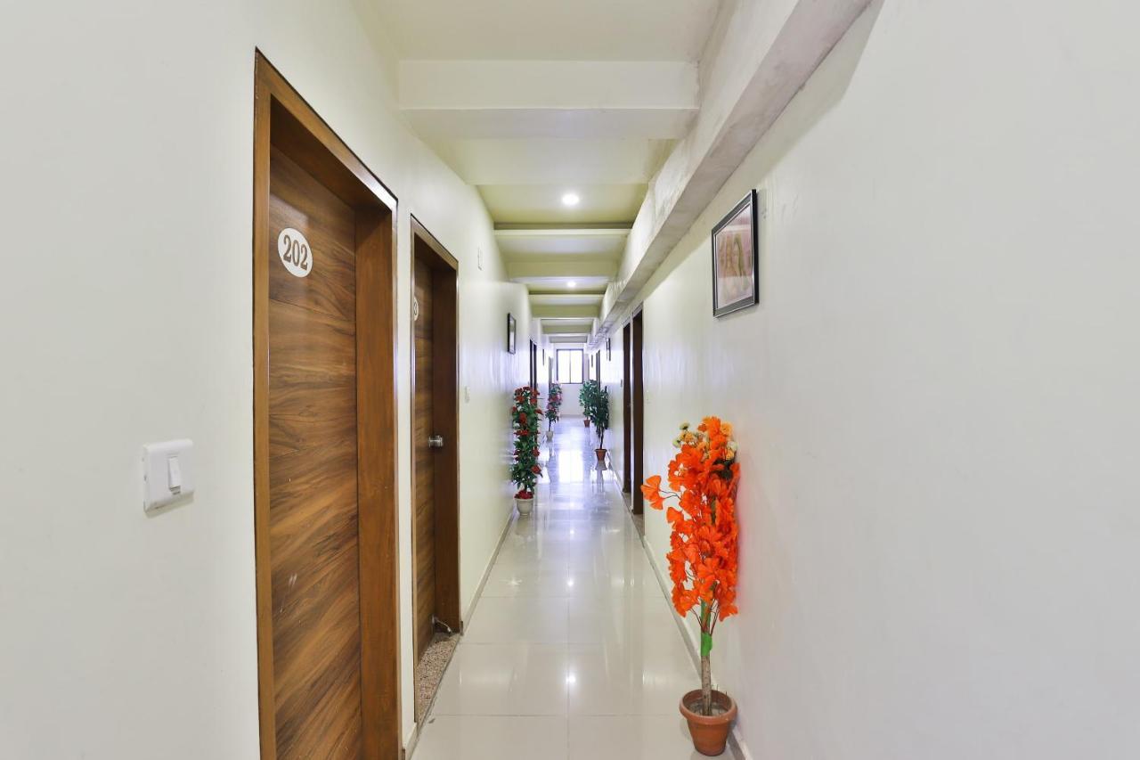 Oyo 15417 Red Rose Hotel Batwa Bagian luar foto