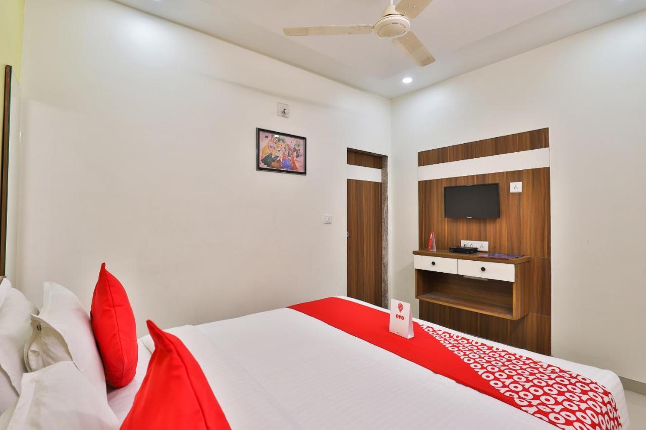 Oyo 15417 Red Rose Hotel Batwa Bagian luar foto