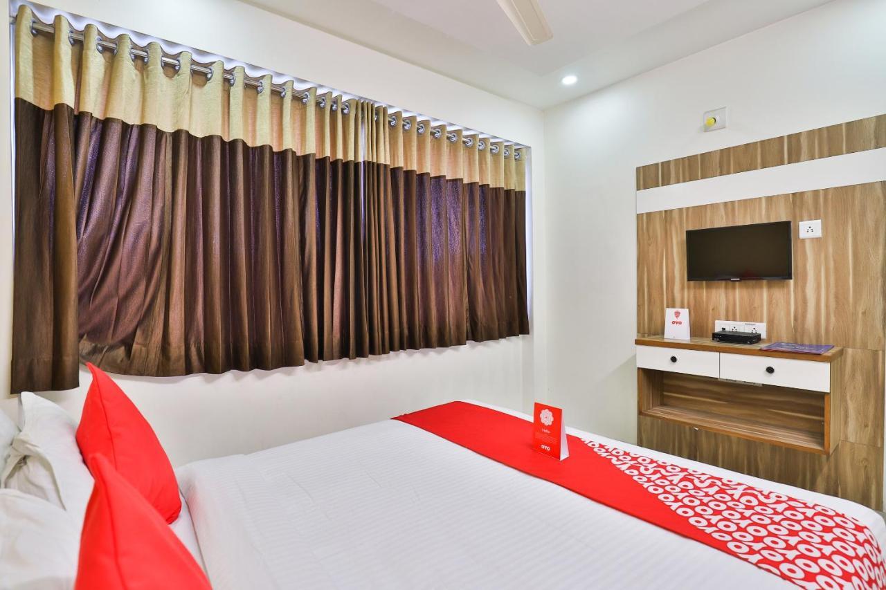 Oyo 15417 Red Rose Hotel Batwa Bagian luar foto