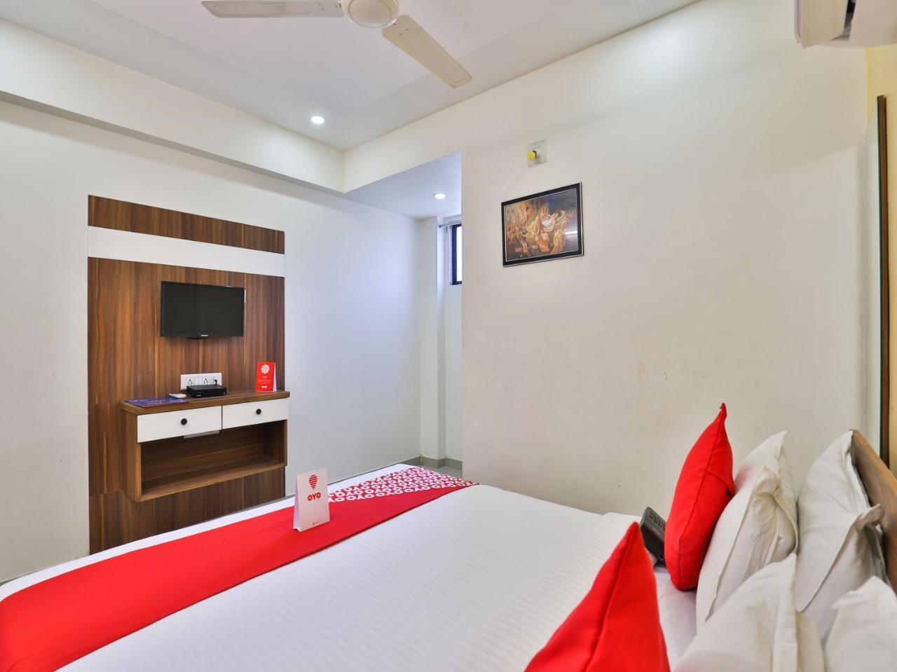 Oyo 15417 Red Rose Hotel Batwa Bagian luar foto