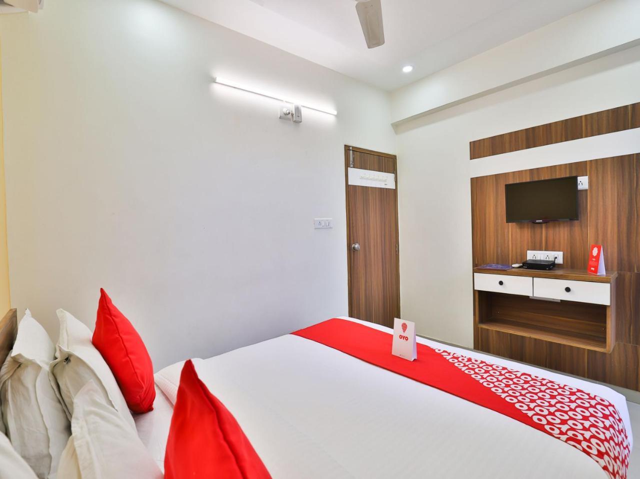 Oyo 15417 Red Rose Hotel Batwa Bagian luar foto