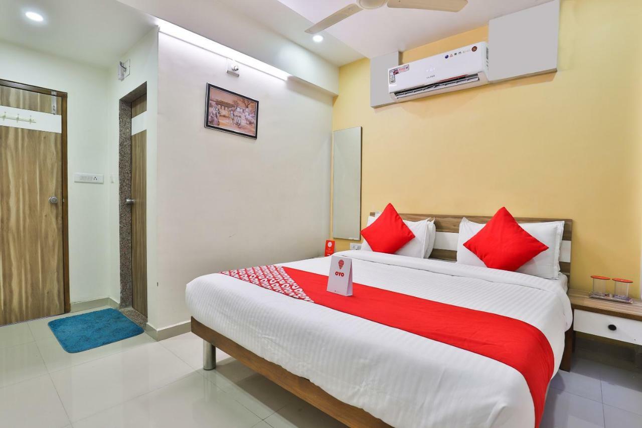 Oyo 15417 Red Rose Hotel Batwa Bagian luar foto