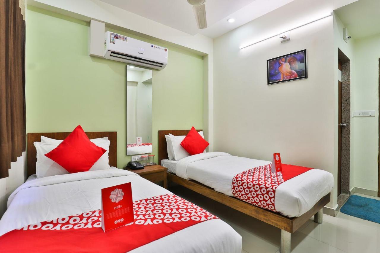 Oyo 15417 Red Rose Hotel Batwa Bagian luar foto